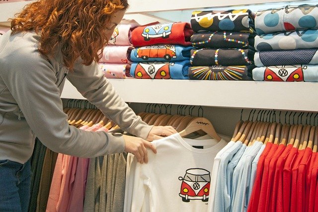 t shirt, fashion, drawing, textile design, mannequin, garment, textile, cloth, print, hanger, sales assistant, franchise, trade, franquia shop, t shirt, t shirt, t shirt, t shirt, t shirt, textile