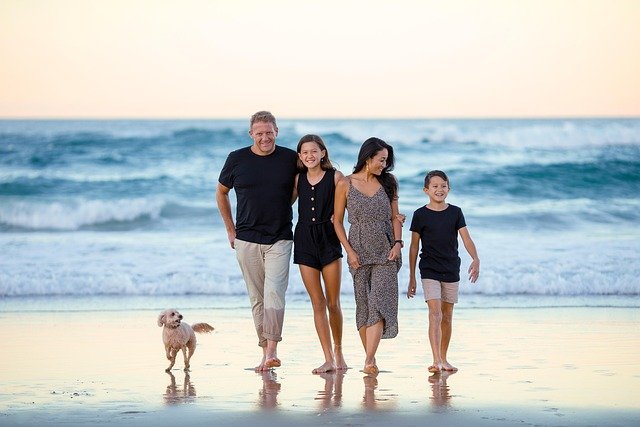 Saiba como fazer seu planejamento sucessório aos 40 anos. Proteja sua família do inventário e garanta a transmissão de bens com economia e segurança.