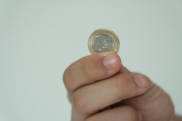 Sentindo que o dinheiro não rende nada? Conheça as causas da Inflação Pessoal e aprenda a recalcular seu custo de vida real para salvar o orçamento.
