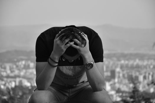 O Efeito Bets está destruindo o orçamento da sua família? Conheça os riscos das apostas online e veja um plano prático para sair desse ciclo financeiro perigoso.