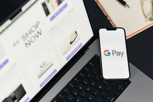 Quer viver de anúncios digitais? Aprenda a aplicar a Gestão de Tráfego Pago para negócios físicos locais e conquiste os clientes mais lucrativos da sua cidade.