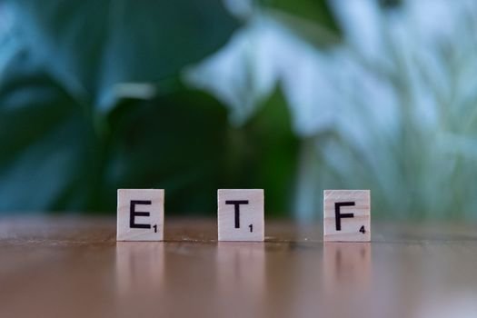 Quer investir fora do Brasil gastando pouco? Conheça os ETFs Globais disponíveis na B3 e dolarize suas economias com menos de R$ 100 por cota.
