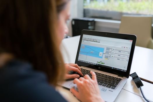 Quer ganhar em dólar testando produtos digitais? Conheça os segredos das Micro-Tarefas e Testes de Software e descubra as melhores plataformas para lucrar de casa.