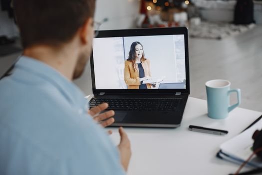 Quer criar e vender produtos digitais rapidamente? Conheça o mercado de Micro-Infoprodutos com IA e aprenda a estruturar e-books e minicursos em dias.