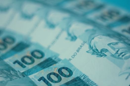 Deixando dinheiro parado na poupança? Conheça os investimentos de Liquidez Diária que rendem cerca de 1% ao mês com segurança e resgate imediato.