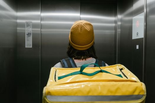 Quer faturar ajudando restaurantes locais? Aprenda a configurar sistemas de Delivery com IA cobrando por comissão e automatize pedidos no WhatsApp.